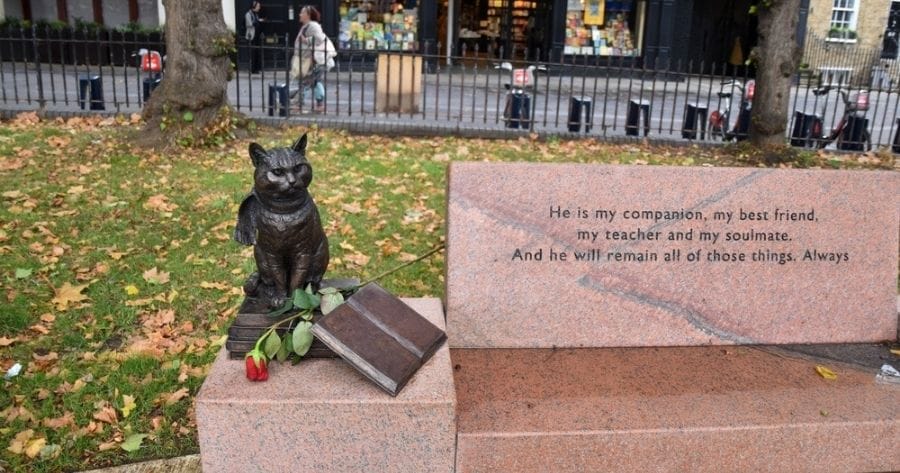 Statue of Bob Street the cat